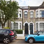 Art-Inspired Designer Family Home - Private Garden